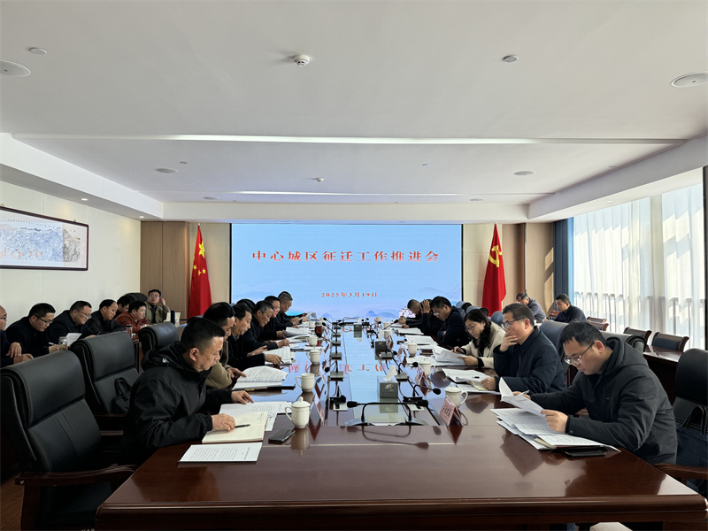 3月19日，县长王奇勇带队调研富丰新城张家山小区项目，开云网页版登录入口-开云online(中国)
总经理潘楷金、副总经理余礼通陪同调研，随后在集团17楼主持召开歙县中心城区征迁工作推进会。.jpg