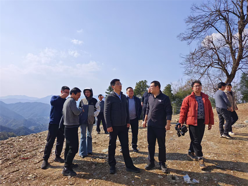 3月18日，县长王奇勇带队调研石潭景区项目，开云网页版登录入口-开云online(中国)
党委书记、董事长洪筱明陪同调研。.jpg